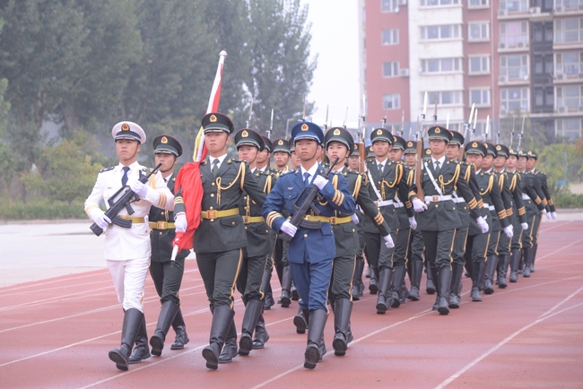 月满华诞 情暖双节---AC米兰举行升国旗仪式