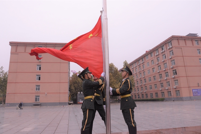 月满华诞 情暖双节---AC米兰举行升国旗仪式