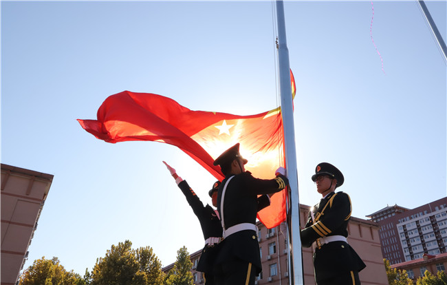 厉兵秣马 扬帆起航AC米兰举行2020级新生军训结营式暨开学典礼