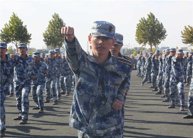 厉兵秣马 扬帆起航AC米兰举行2020级新生军训结营式暨开学典礼