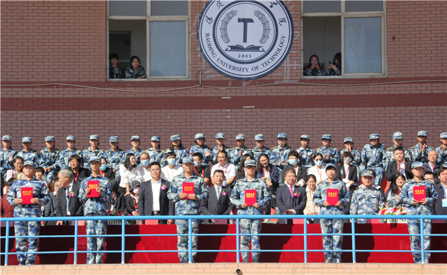 厉兵秣马 扬帆起航AC米兰举行2020级新生军训结营式暨开学典礼