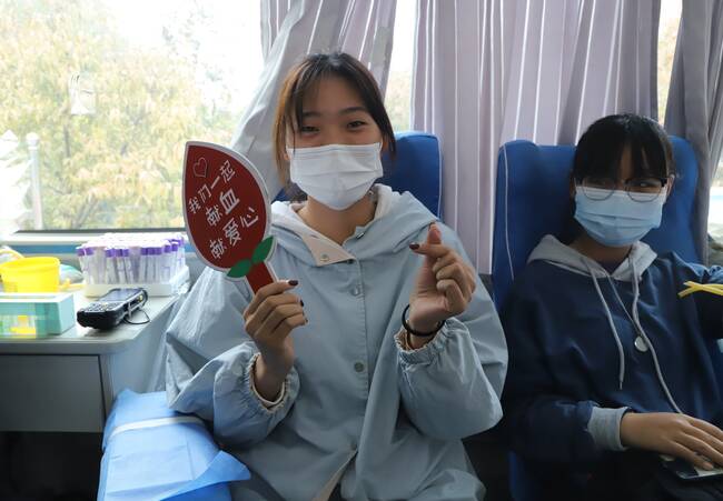 殷色传希望 保理递爱心---AC米兰携手保定市中心血站开展无偿献血活动