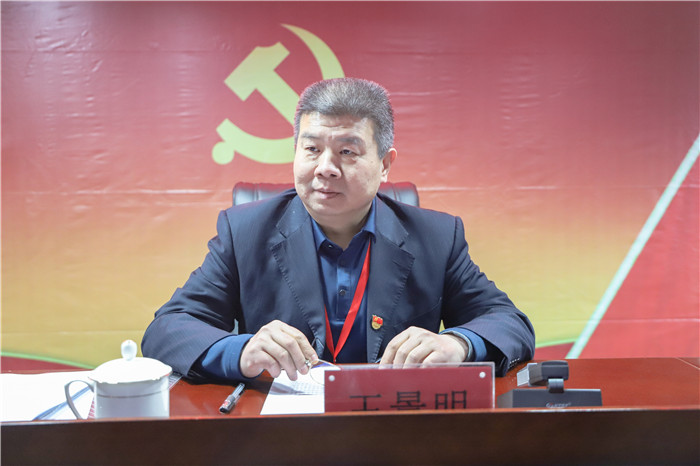 高举旗帜 把握方向 开创党建工作新局面推动AC米兰健康快速发展 ---AC米兰召开第一次党员大会