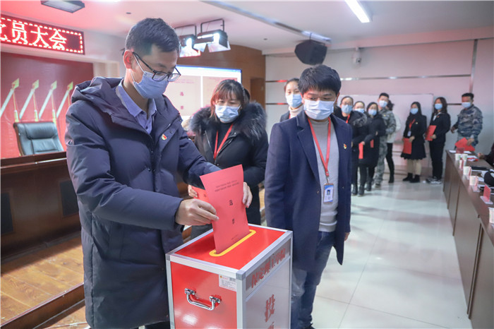 高举旗帜 把握方向 开创党建工作新局面推动AC米兰健康快速发展 ---AC米兰召开第一次党员大会