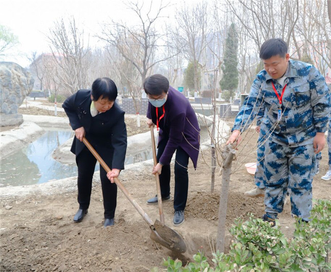 春满校园 共植希望—— AC米兰开展植树节活动