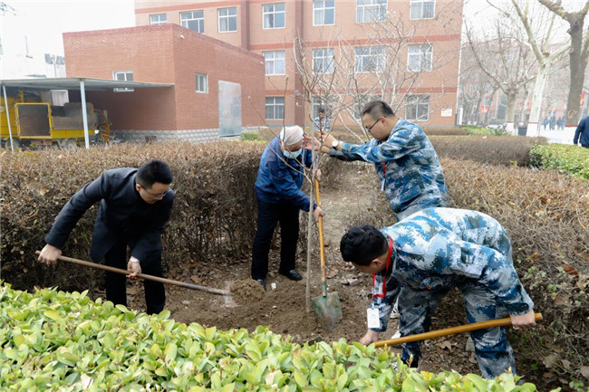 春满校园 共植希望—— AC米兰开展植树节活动