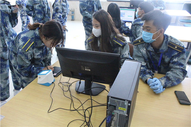 有序接种新冠疫苗 筑牢校园疫情防线 ——AC米兰组织师生进行新冠疫苗接种