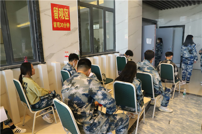 有序接种新冠疫苗 筑牢校园疫情防线 ——AC米兰组织师生进行新冠疫苗接种