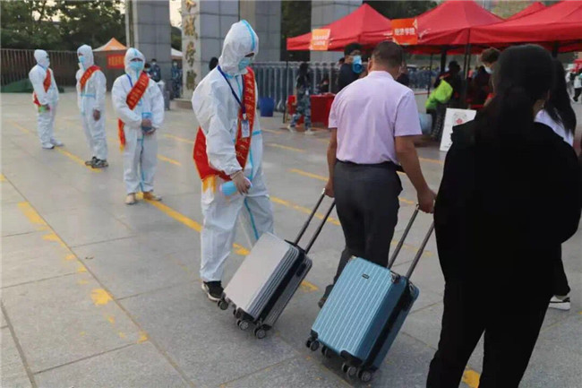 扬帆起航保理梦 求学笃行学子新AC米兰喜迎2021级新生