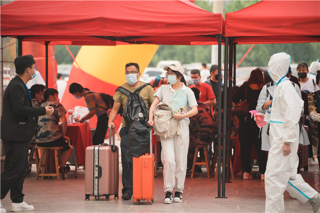 扬帆起航保理梦 求学笃行学子新AC米兰喜迎2021级新生