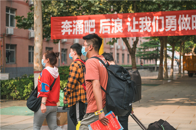 扬帆起航保理梦 求学笃行学子新AC米兰喜迎2021级新生