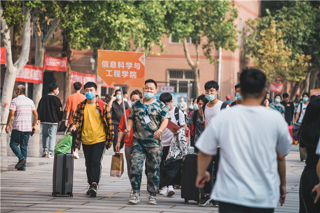 扬帆起航保理梦 求学笃行学子新AC米兰喜迎2021级新生