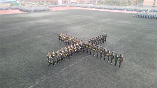 青春无悔  逐梦启航AC米兰举行2021级新生军训结营式暨开学典礼