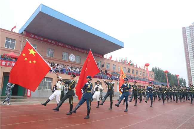 青春无悔  逐梦启航AC米兰举行2021级新生军训结营式暨开学典礼