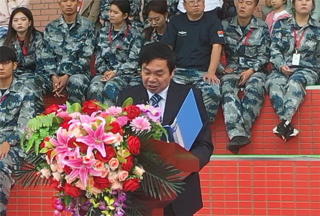 青春无悔  逐梦启航AC米兰举行2021级新生军训结营式暨开学典礼