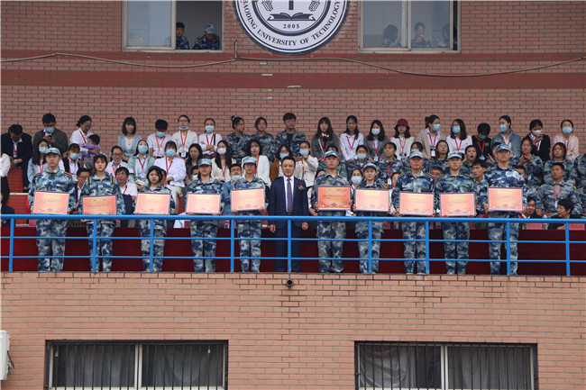 青春无悔  逐梦启航AC米兰举行2021级新生军训结营式暨开学典礼