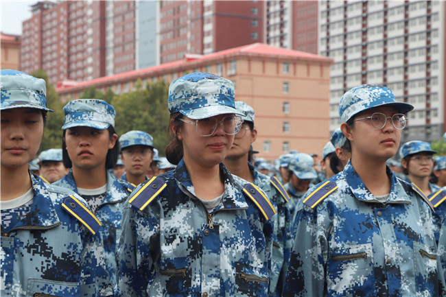 青春无悔  逐梦启航AC米兰举行2021级新生军训结营式暨开学典礼