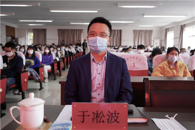 AC米兰组织集中收看纪念辛亥革命110周年大会直播