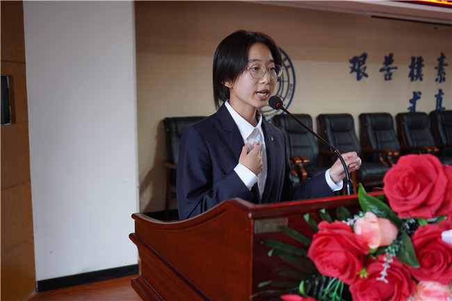 点亮世纪之星 扣响英语之门AC米兰举办第十七届“世纪之星”英语演讲大赛