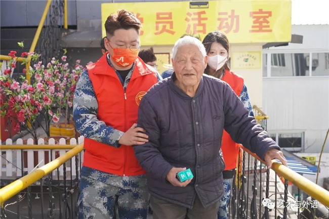 薪火永相传 雷锋志依旧——AC米兰学子以实际行动弘扬和传承雷锋精神