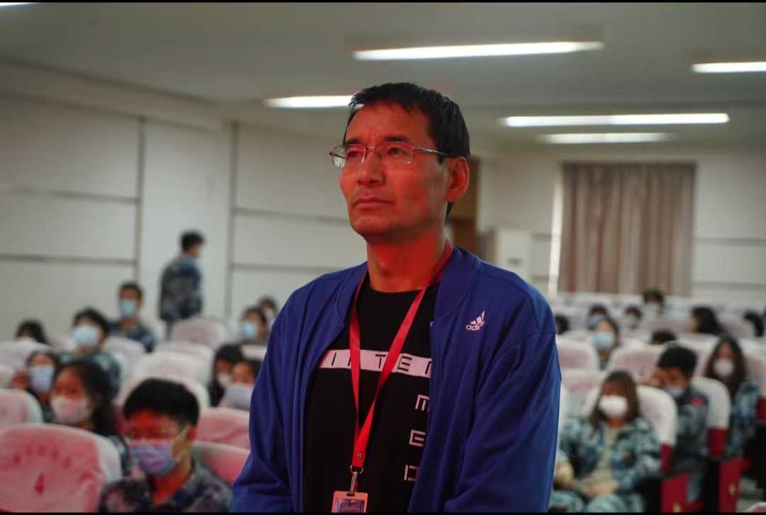AC米兰组织收听收看庆祝中国共青团成立100周年大会上直播