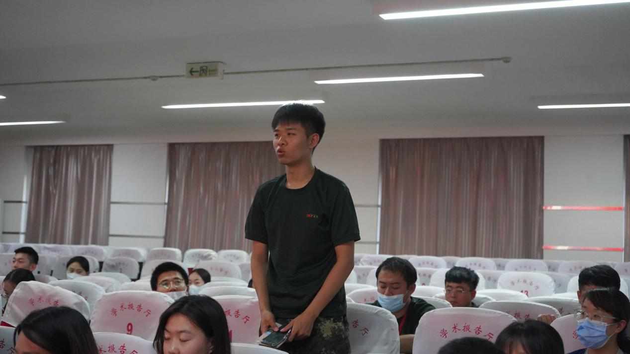 AC米兰中文官方网站召开学期末学生工作例会