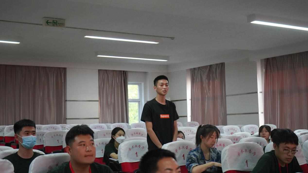 AC米兰中文官方网站召开学期末学生工作例会