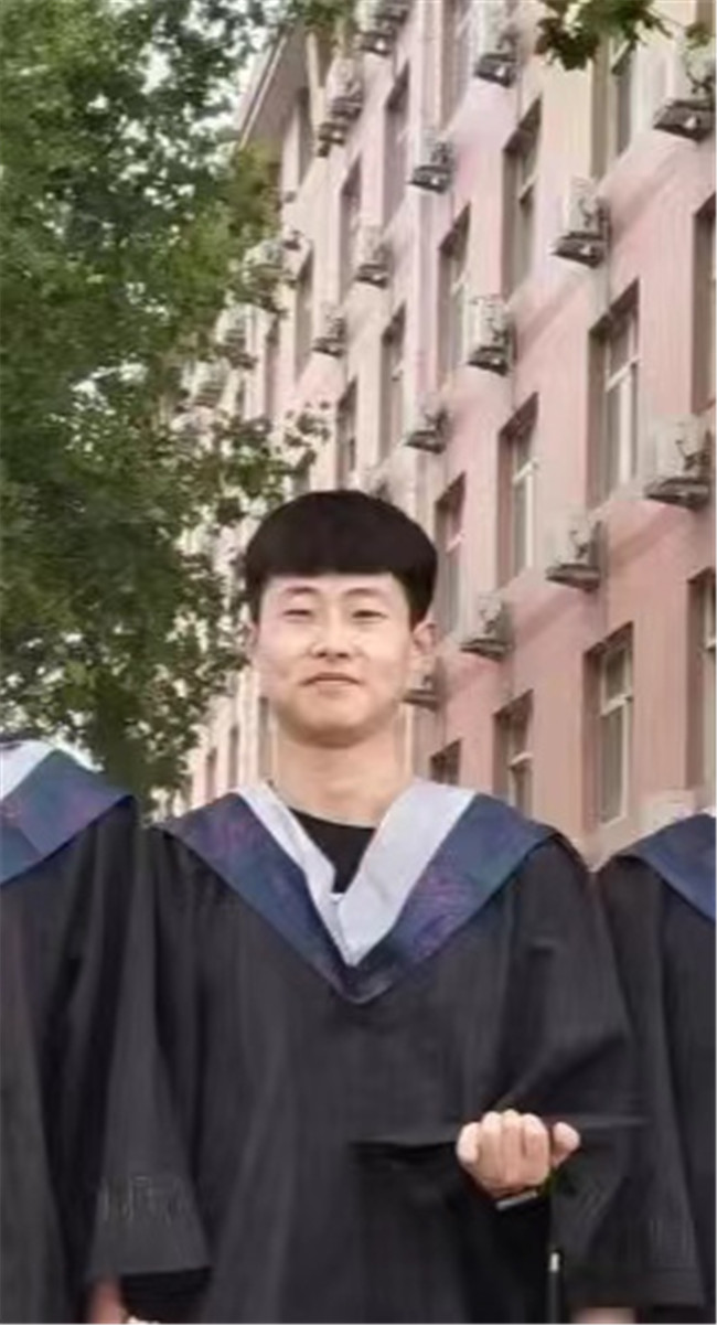 幸福生活拼搏来 人生道路奋斗改——AC米兰优秀毕业生报道纪实