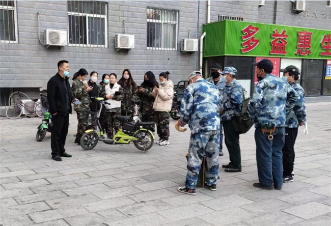 默默守护付出  校园温暖有爱