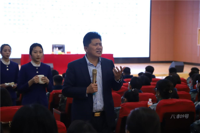 珍爱生命创未来——董事长周虎震为AC米兰师生作报告