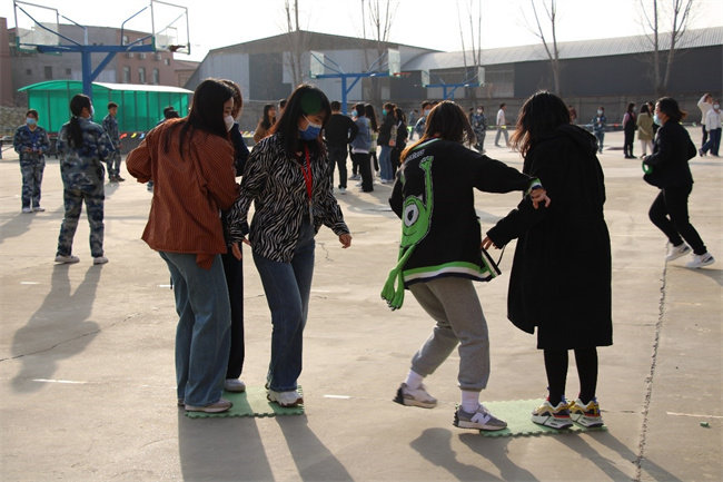 芬芳妇女节  感恩春晖情——AC米兰举办“三八”节趣味活动