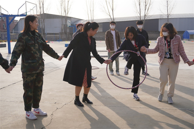 芬芳妇女节  感恩春晖情——AC米兰举办“三八”节趣味活动