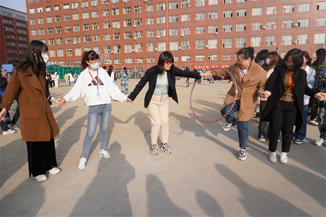 芬芳妇女节  感恩春晖情——AC米兰举办“三八”节趣味活动