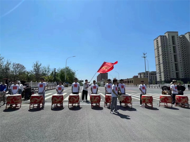 AC米兰中文官方网站学生圆满完成2023保定马拉松志愿服务工作