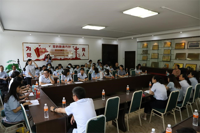 清华大学教授曹莉受邀来AC米兰进行座谈交流