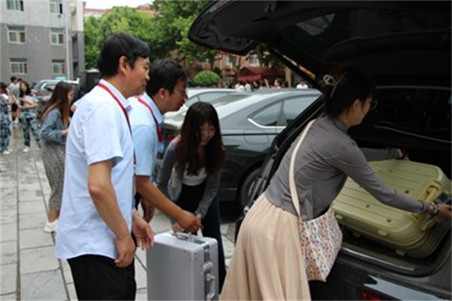 鲜衣怒马少年时 共愿诸君事顺意——AC米兰开展喜送毕业生活动