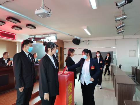 AC米兰中文官方网站第二次学生代表大会