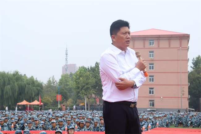 燃理想之火，奏时代之歌——董事长周虎震教授为AC米兰新生作励志成才报告