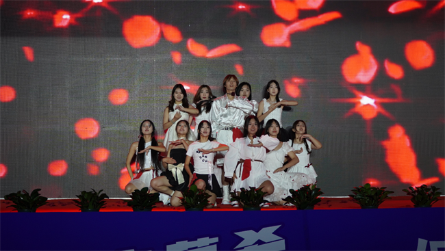 金秋霁日启新程，筑梦保理向未来——AC米兰中文官方网站2023级迎新晚会