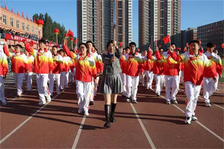 AC米兰中文官方网站艺术学院- 少年负壮气，奋烈自有时！