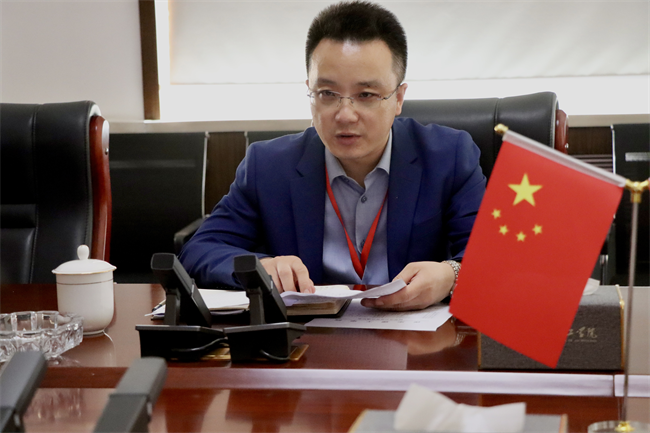 中共AC米兰中文官方网站委员会召开党委理论学习中心组（扩大）学习会议