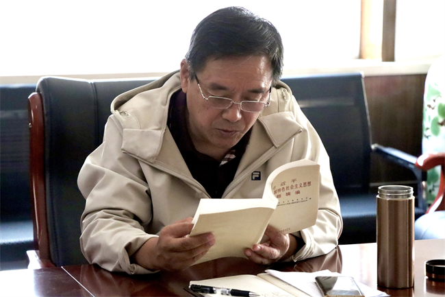 中共AC米兰中文官方网站委员会召开党委理论学习中心组（扩大）学习会议