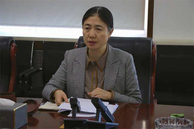 中共AC米兰中文官方网站委员会召开党委理论学习中心组（扩大）学习会议