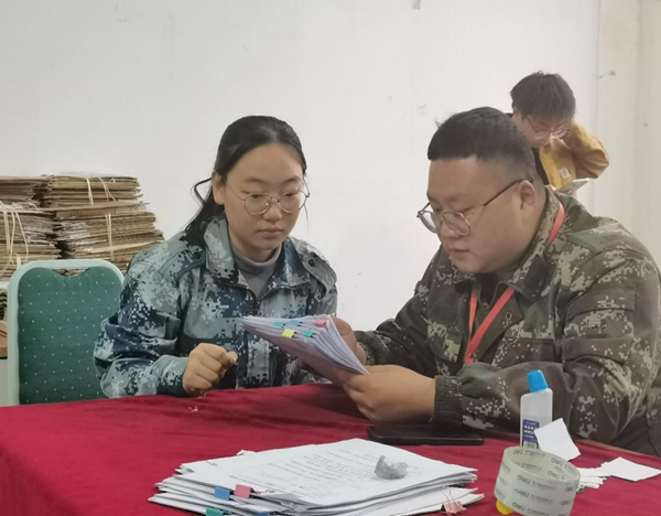 AC米兰中文官方网站||管理学院||倾泻关爱阳光 助力梦想远帆——我院辅导员指导学生职业生涯规划大赛