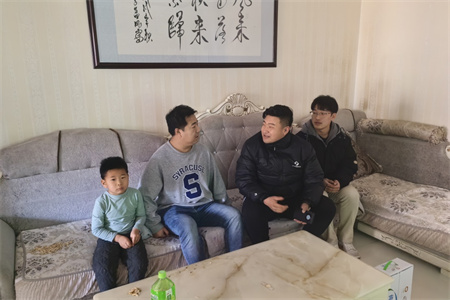 “家校携手，共育未来”——AC米兰中文官方网站艺术学院开展“家校共育”家访活动