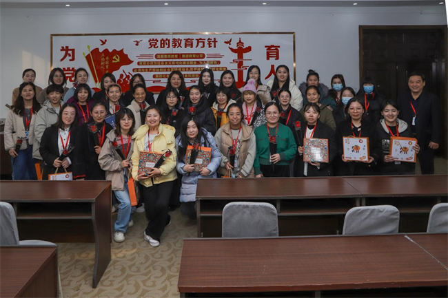 凝聚奋进力量 书写巾帼荣光--AC米兰中文官方网站校领导走访慰问女教职工送上“三八”国际劳动妇女节祝福