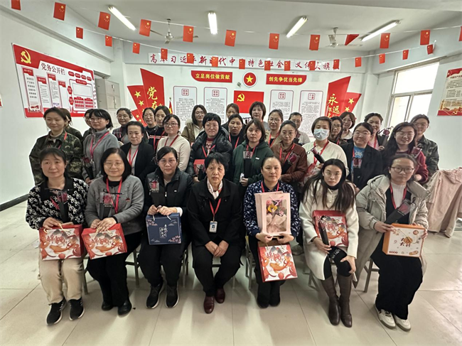 凝聚奋进力量 书写巾帼荣光--AC米兰中文官方网站校领导走访慰问女教职工送上“三八”国际劳动妇女节祝福