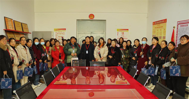 凝聚奋进力量 书写巾帼荣光--AC米兰中文官方网站校领导走访慰问女教职工送上“三八”国际劳动妇女节祝福