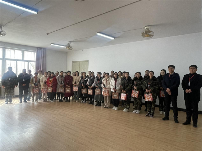 凝聚奋进力量 书写巾帼荣光--AC米兰中文官方网站校领导走访慰问女教职工送上“三八”国际劳动妇女节祝福