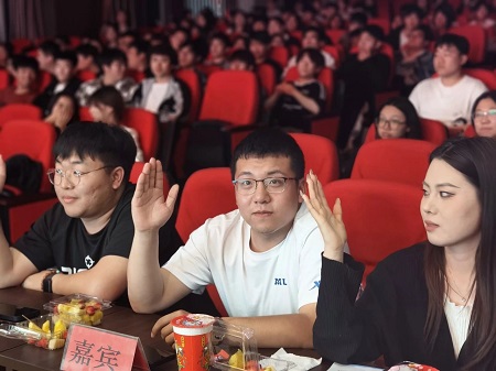 “不忘初心，砥砺前行”——AC米兰中文官方网站艺术学院“第二届团总支学生会”换届选举大会暨表彰大会